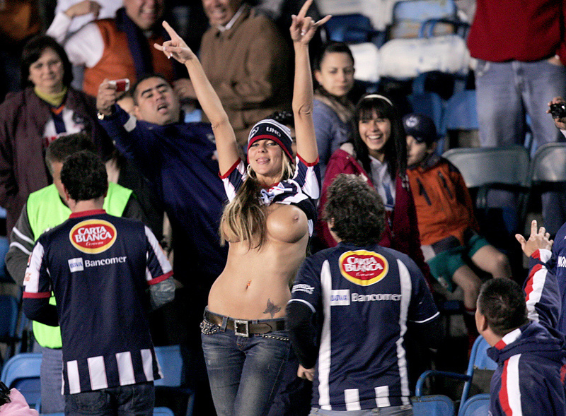 Illustration for article titled BOOOOBS!:A Gripping Photojournalistic Account Of The Monterrey, Mexico, Flashing Incident